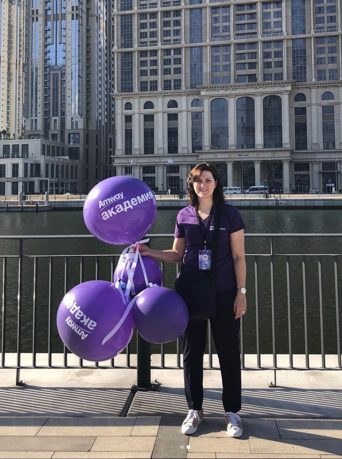 Viktoriia with Amway Academy balloons.